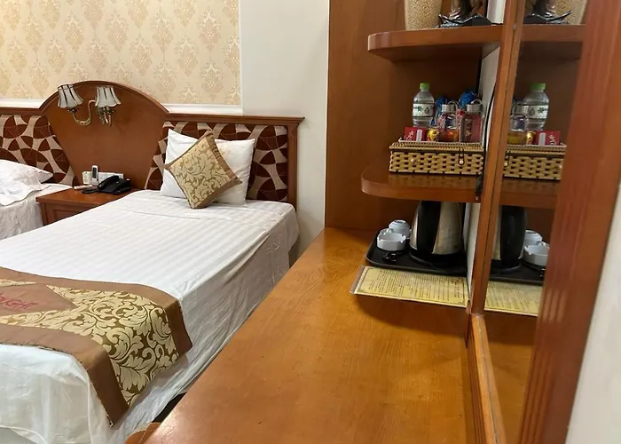 Halong Lazy & Bar Hạ Long