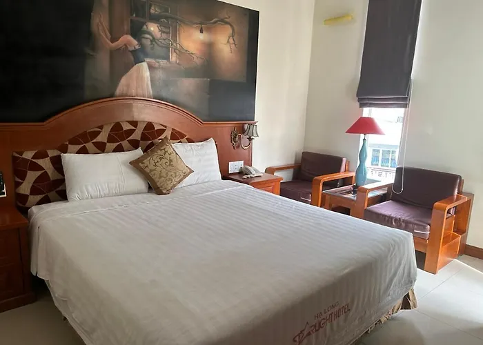 Halong Lazy & Bar * Hạ Long