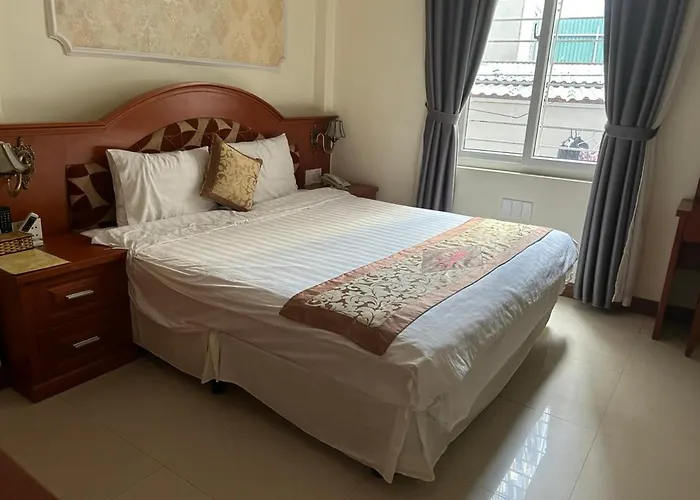 Nhà trọ Halong Lazy & Bar Hạ Long