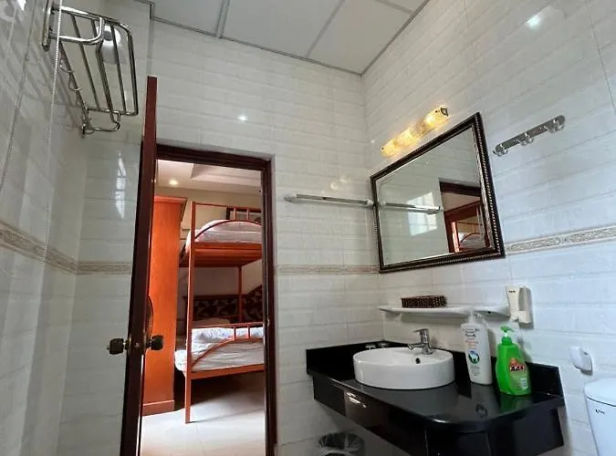 Nhà trọ Halong Lazy & Bar