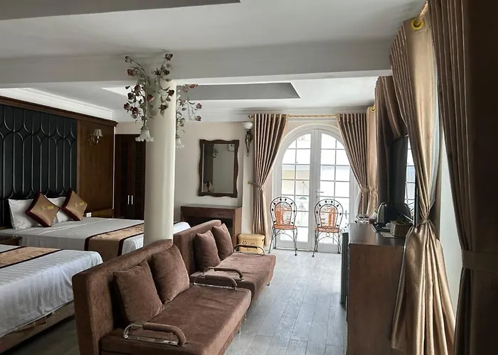 Halong Lazy & Bar * Hạ Long