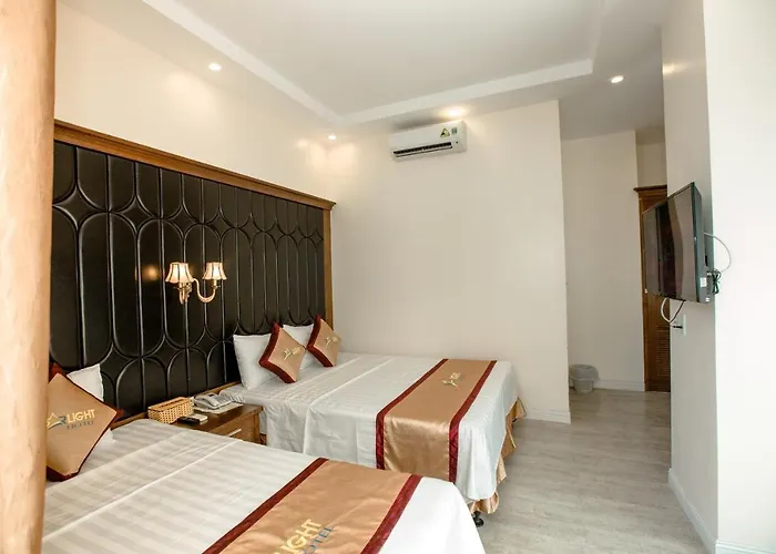 Halong Lazy & Bar Hạ Long