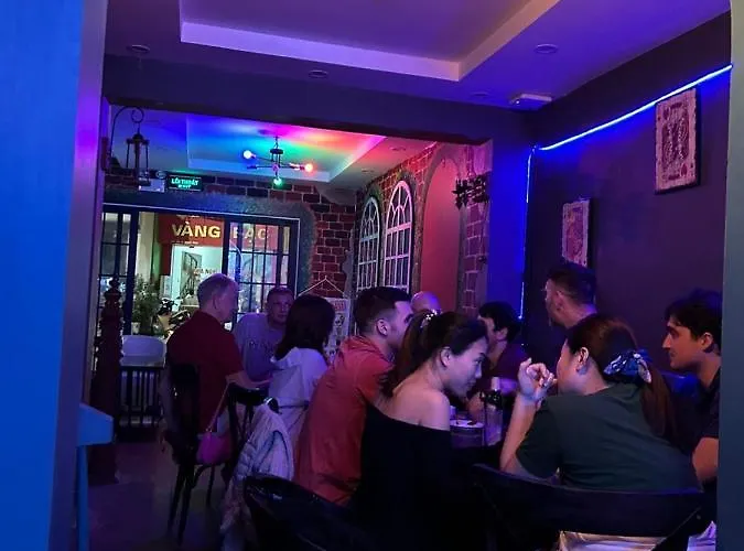 Halong Lazy & Bar Nhà trọ *