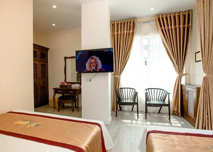 Halong Lazy & Bar Hạ Long