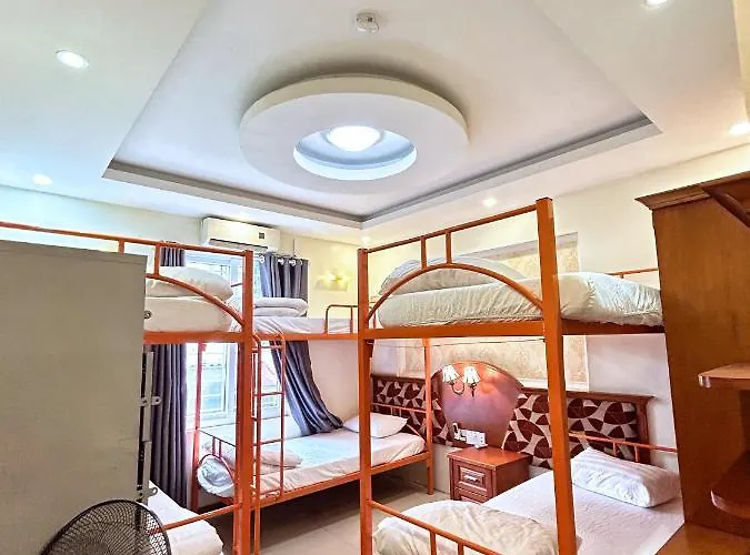 Halong Lazy & Bar Hạ Long