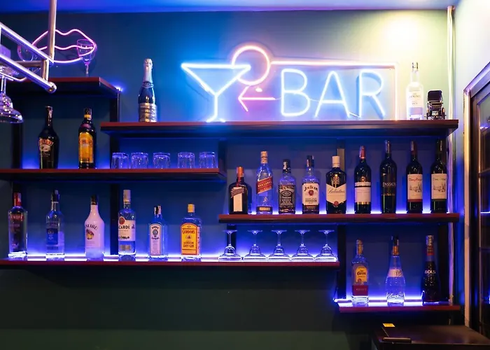 Halong Lazy & Bar Hạ Long