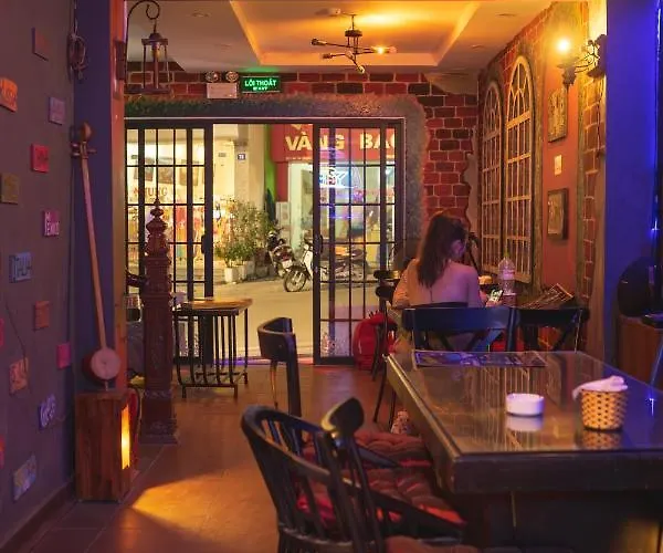 Halong Lazy & Bar